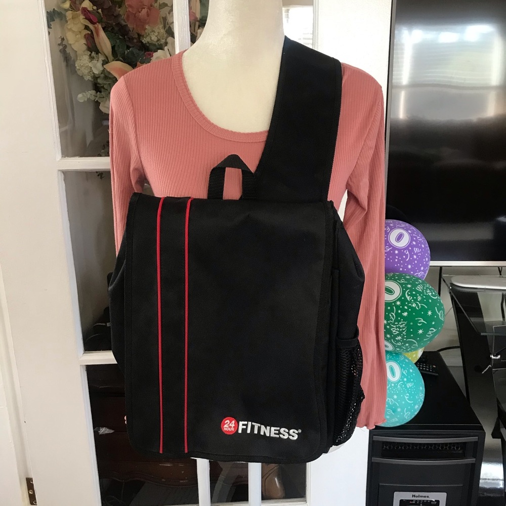 Men or Woman’s 24 hour Fitness bag.